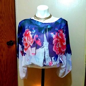 NEW!! Beautiful Floral Blouse
